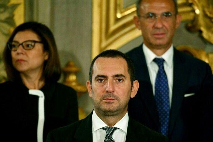 Sports Minister Vincenzo Spadafora  (centre) has given the green light for Serie A to resume on June 20.