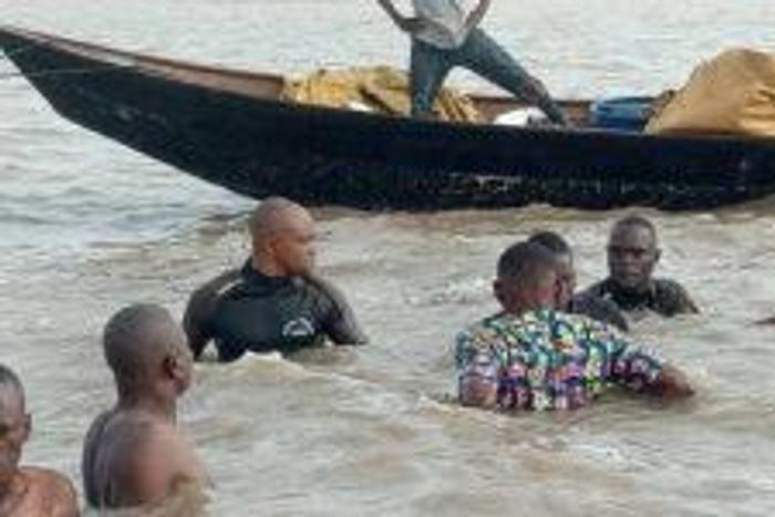 Search and rescue efforts at the scene of a boat mishap at Kirikiri, Lagos [NAN]