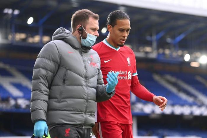 Liverpool defender Virgil van Dijk leaves the pitch with an injury during the Premier League against Everton