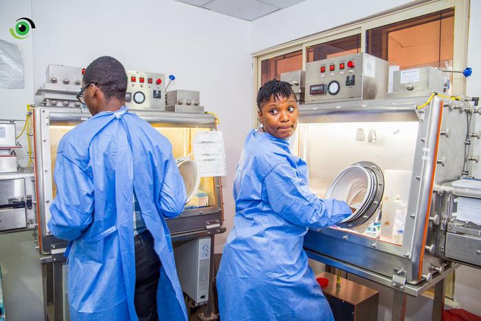 Coronavirus testing at the National Public Health Reference Laboratory in Gaduwa, Abuja [Twitter/@nighealthwatch]