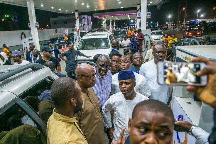 Osinbajo interacting with people at an Oando filling station in Lagos during petrol crisis