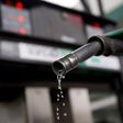 ___8786186___2018___8___29___16___bkpam2245386_petrol-drips-from-a-gasoline-pump-at-a-petrol-station-in-london-904585-1024x682