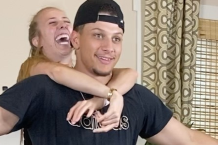 Chiefs QB Patrick Mahomes Does the Koala Challenge