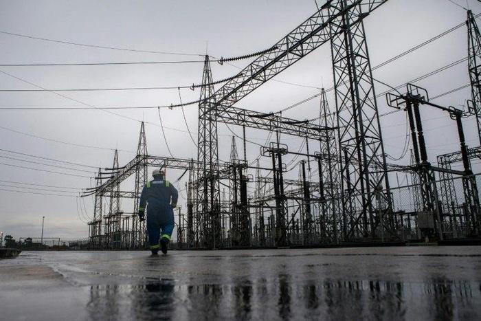 Last week, Nigeria's Vice-President Yemi Osinbajo ordered major oil companies including Anglo-Dutch Shell, whose power plant can be seen in Rivers state in 2015, as well as US groups, to relocate their main offices to the troubled Niger delta region