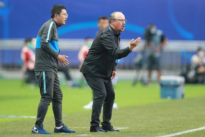 Dalian Pro have reportedly made Rafael Benitez (R) one of the world's best paid coaches