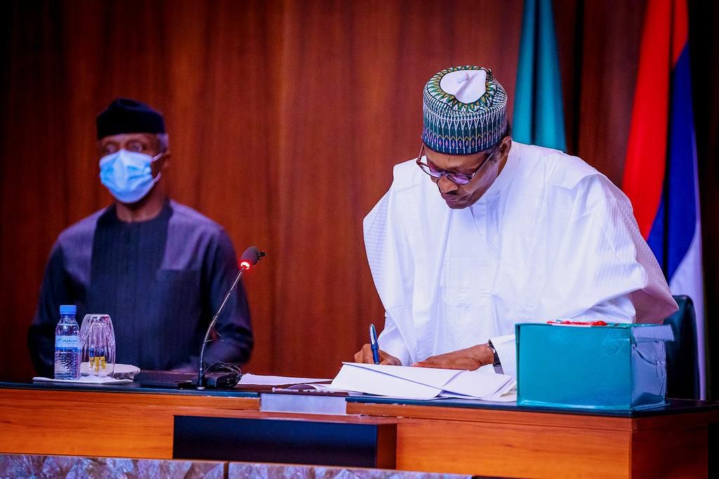 President Muhammadu Buhari, President of the Senate, Ahmad Lawan and Speaker of the House of Representatives, Femi Gbajabiamila. [Twitter/@Buharisallau1]