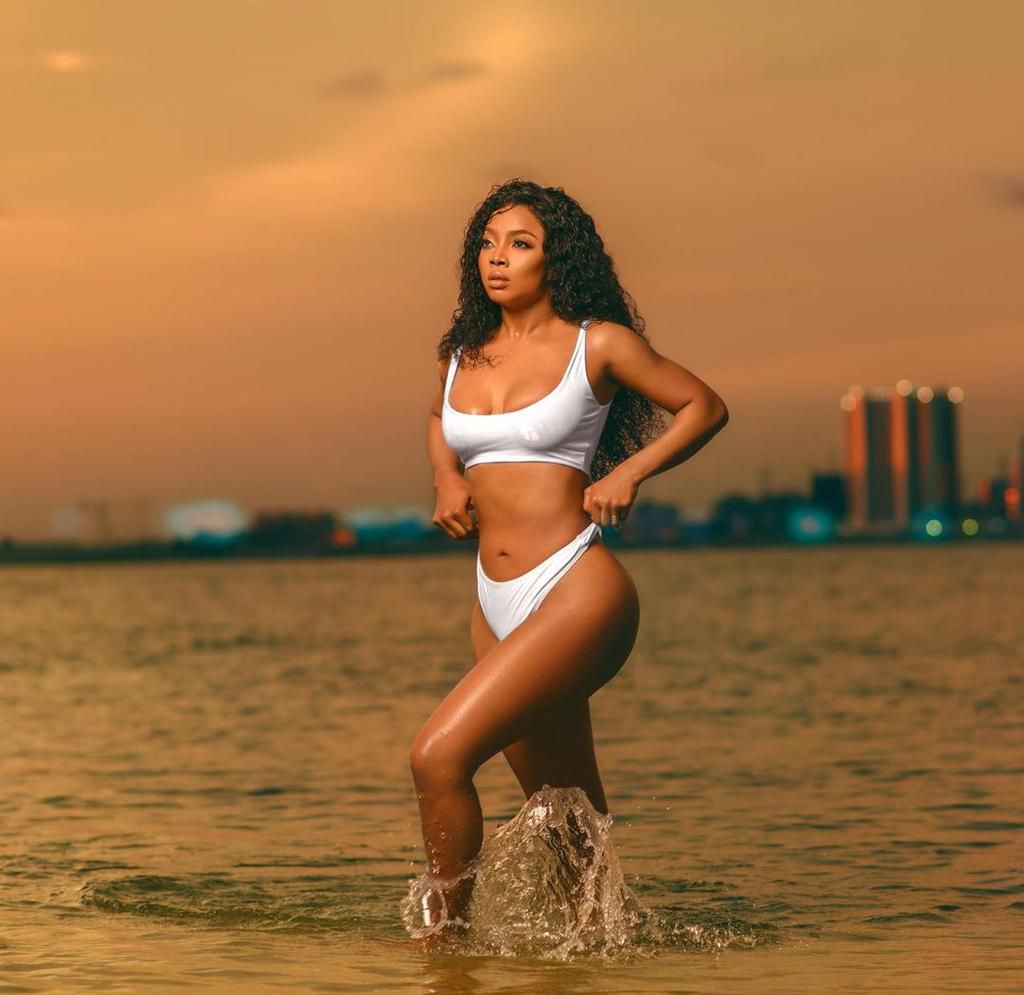 Toke Makinwa has reacted to a threat by a scammer to leak photoshopped pictures of hers which he says are her nude pictures. [Instagram/TokeMakinwa]