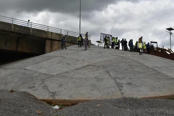 FG undertakes 3-year maintenance work on Murtala Bridge. [Twitter/@FedRoadsNGR]