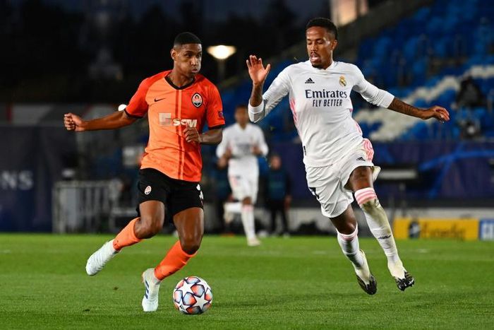 Eder Militao (L) played the full game in the loss to Shakhtar Donetsk