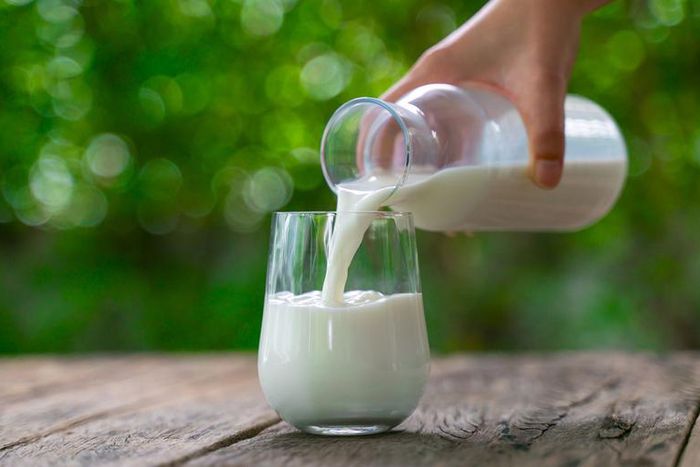 Watch Dr. P Drain 'Milky' Steatocystomas