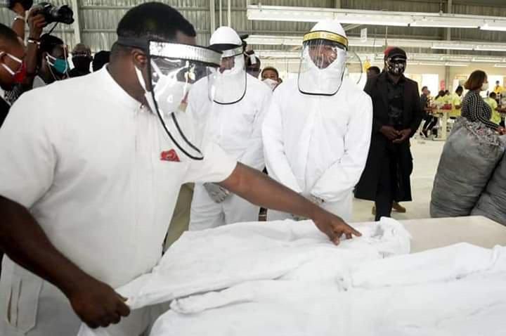 Gov Ayade with the face shield (TheCable)