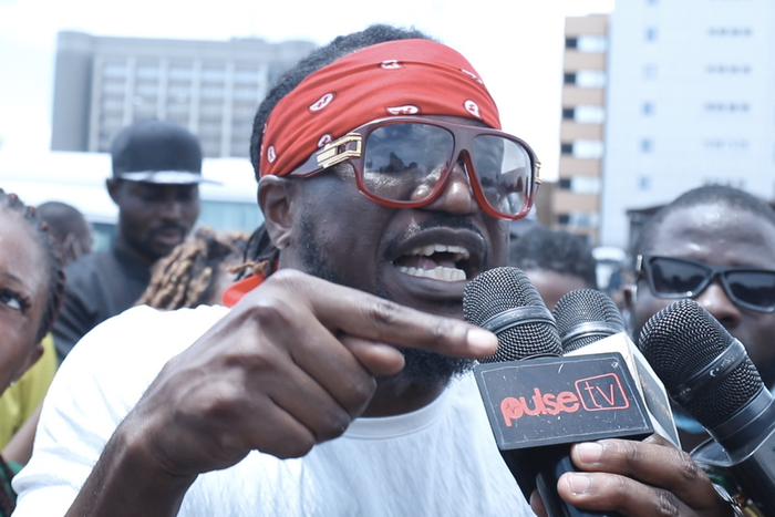 Nigerian celebrities gather at the Lekki toll gate for the #EnSars protest [PULSE]