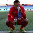Footballers in Tibet have to use oxygen bottles during games