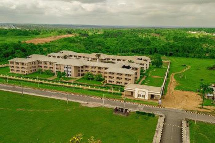 Bowen alumni champions the university's first virtual tour