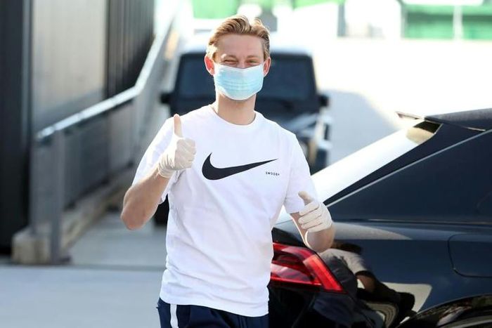 Dutch midfielder Frenkie de Jong has returned to training with Barcelona