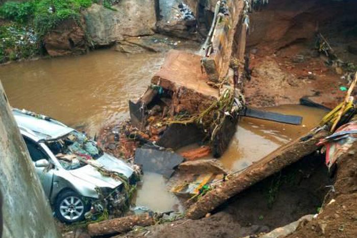The collapsed bridge in Ilorin (Sahara Reporters)