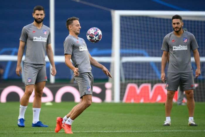 Bayer Leverkusen have signed Colombia defender Santiago Arias (C) on loan from Atletico Madrid