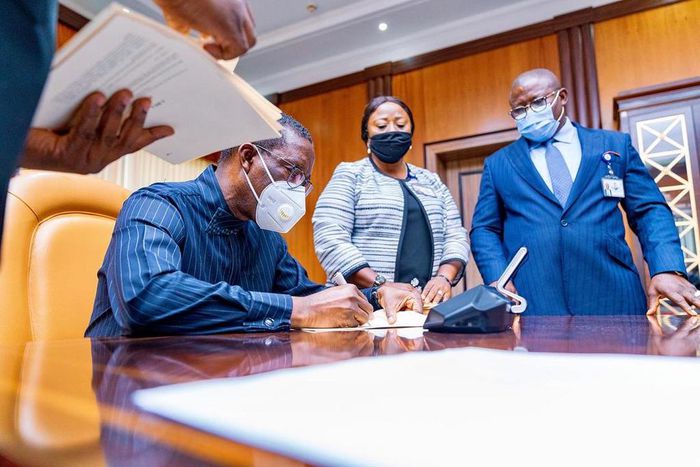 Delta Gov Okowa signs bills into law (Delta State press corps)