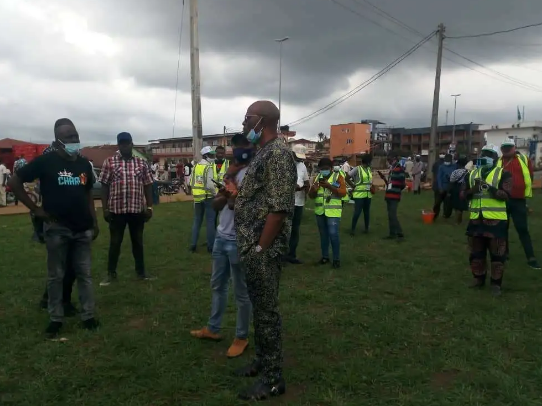 Ex-Governor, Olusegun Mimiko arrives to vote (TheCable)