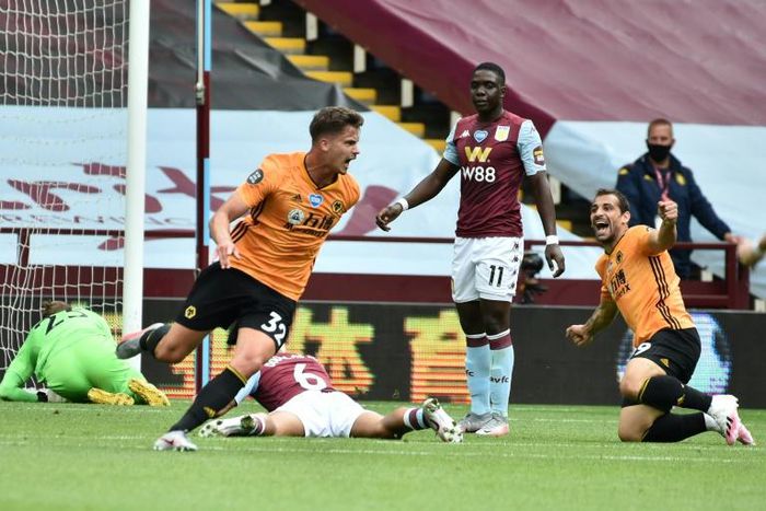Wolves midfielder Leander Dendoncker (C) celebrates against Aston Villa