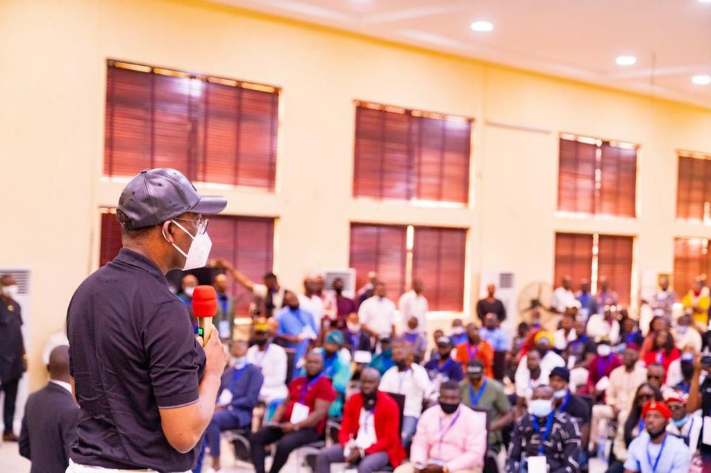 Delta Gov Ifeanyi Okowa addresses the audience in Asaba (Delta State press corps)