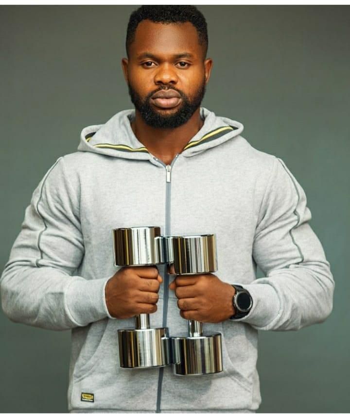 Kemen is a popular celebrity fitness and wellness expert [Instagram/KemenFitness]