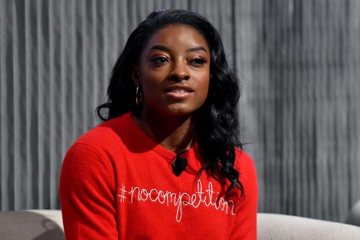 Simone Biles Took Off Sweatpants During Handstand