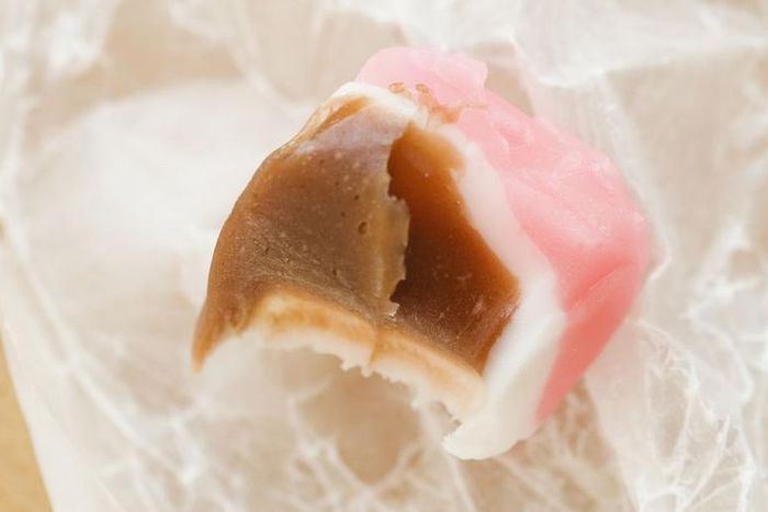 Dr. Pimple Popper Removes a 'Chewed Taffy' Cyst