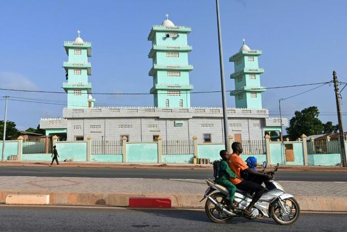 Ferkessedougou sits at a major crossroad with direct routes to border crossings into Mali and Burkina Faso
