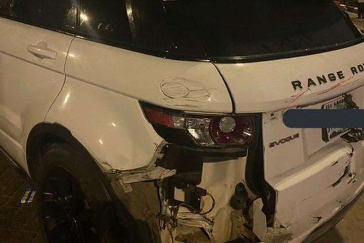 Truck smashes into cars at Lekki toll gate (Tiwtter: @MrAkinbosola)