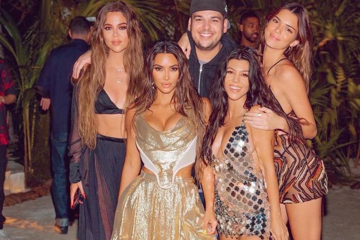 Kim Kardashian and her siblings at her 40th birthday party [Instagram/RedProsiebeh]