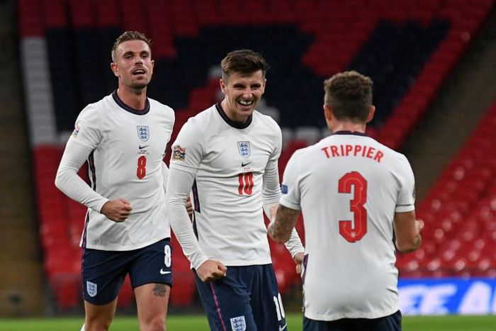 Mason Mount (centre)scored the winner as England beat Belgium 2-1