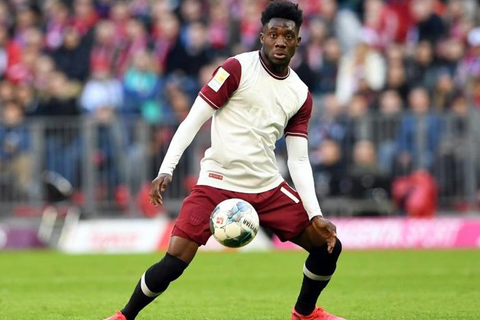 Bayern Munich's teenage Canada internanational Alphonso Davies, 19, has extended his contract with the reigning Bundesliga champions until 2025.