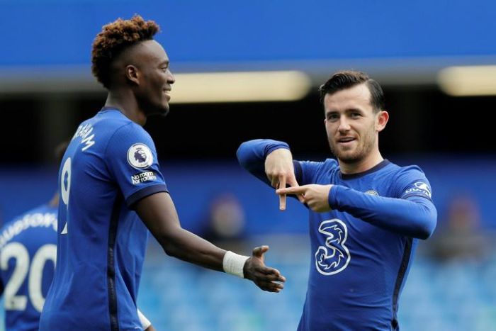 Chelsea defender Ben Chilwell (R) celebrates scoring against Crystal Palace