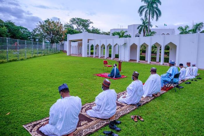 President Muhammadu Buhari observes Eid-el-Fitr at home with family members.