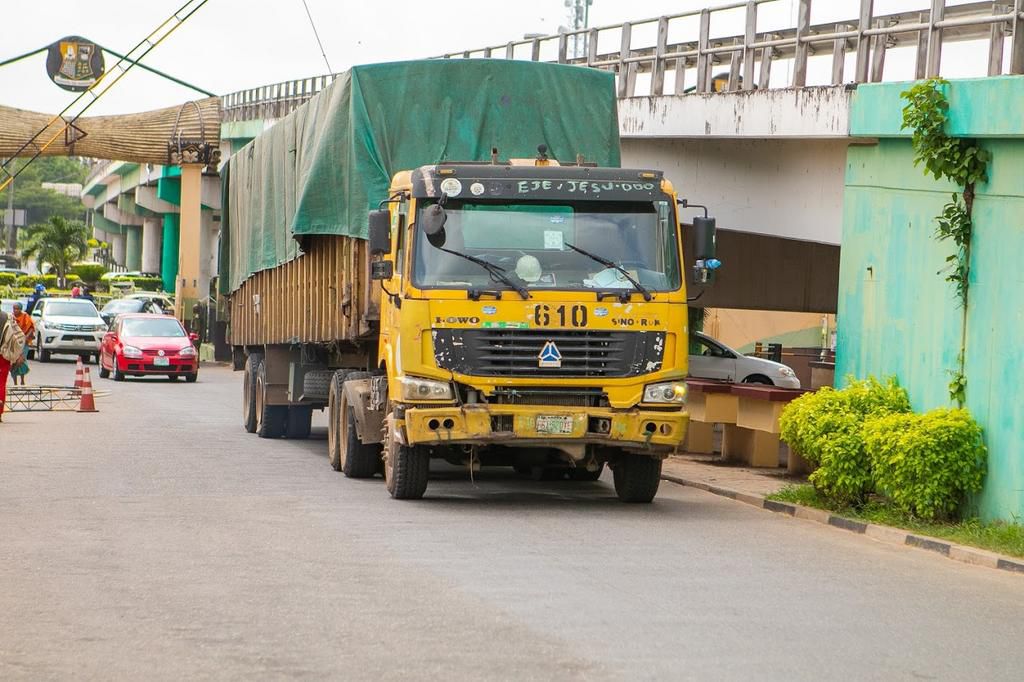 Oyo: From North, South, East to West! The journey to feed the nation continues as Flour Mills of Nigeria donates amidst the Coronavirus pandemic