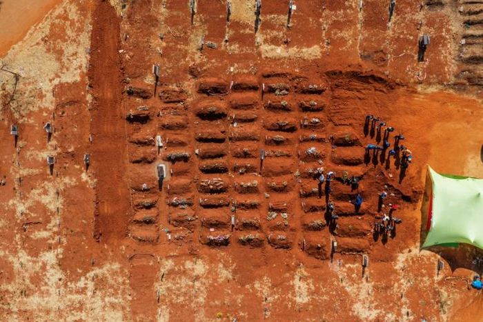 Dust and death: A funeral at Olifantsvlei cemetery in Soweto