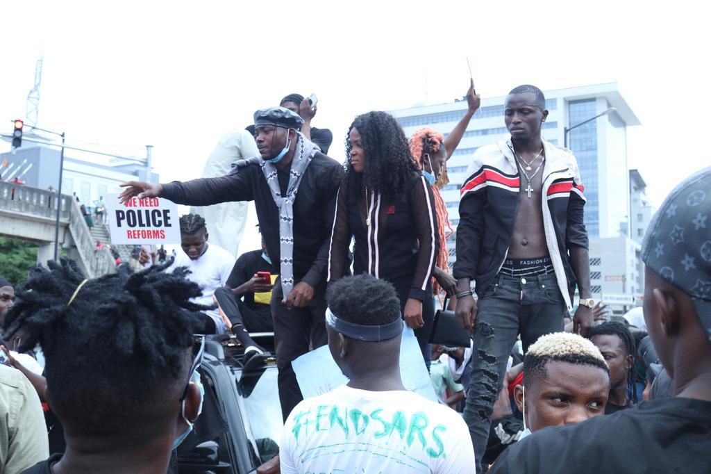 Nigerians at the Lekki toll gate axis of the nationwide #EndSars protest [PULSE]