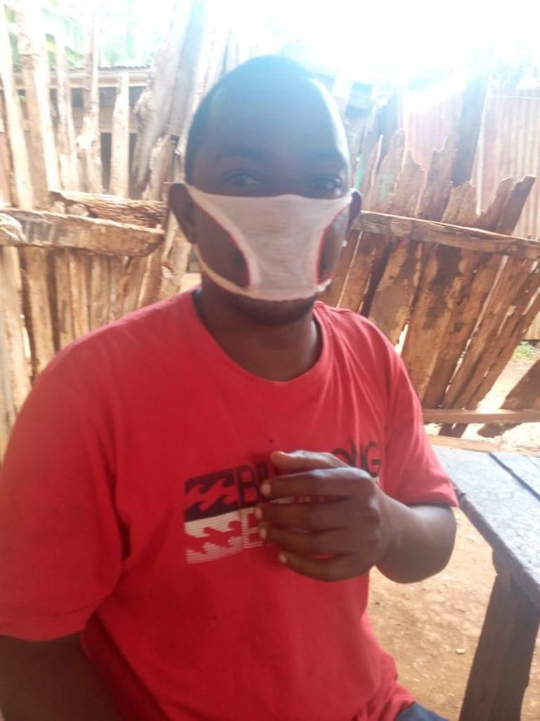 Unscrupulous traders sell female panties to unsuspecting rural residents as facemasks