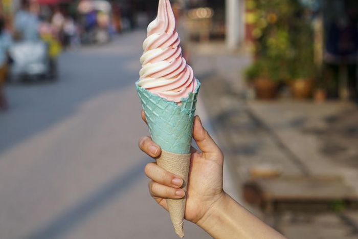 Watch Dr. P Extract An 'Ice Cream Swirl' Cyst