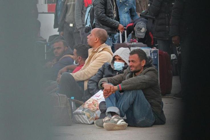 Tunisian workers stranded in war-hit Libya have returned home through the Ras Jedir crossing between the two countries despite a coronavirus lockdown