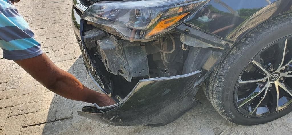 Remorseful Uber driver in tears as man whose car he crashed gives him money and asks him to go