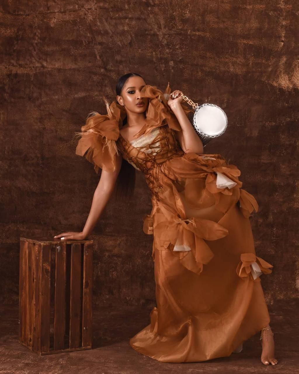 Adesua is the youngest of three siblings [Instagram/AdesuaEtomi]