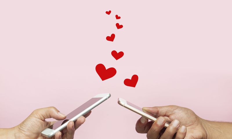 Long-distance relationship tips that can help you feel closer to your partner