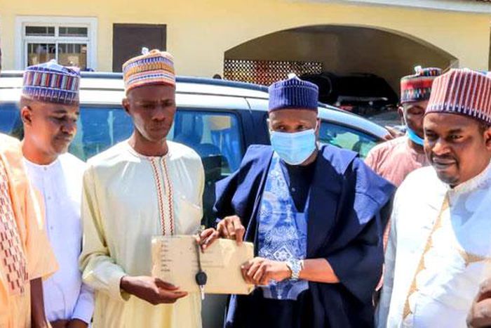 Buba receives car and cash gift from Gombe Governor Inuwa Yahaya (ChannelsTV)