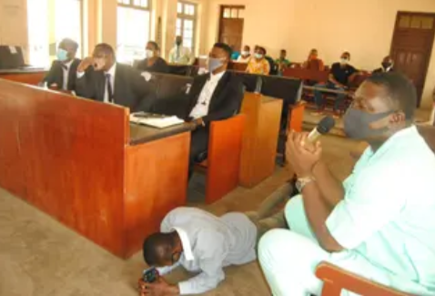 Mufti-wearing police officer lies prostrate to beg judges as contempt of court catches him