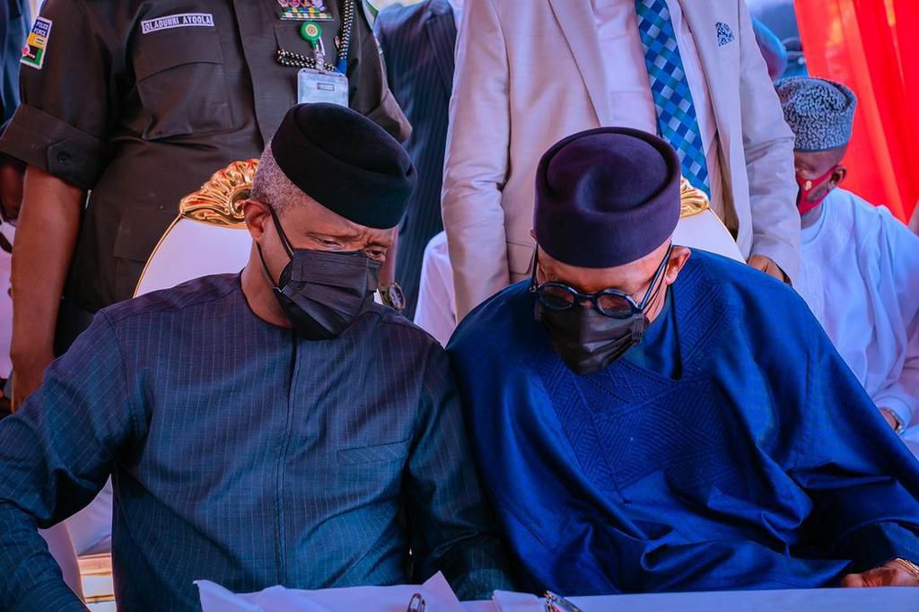Vice President, Yemi Osinbajo travels to Ikenne for APC membership revalidation. [Presidency]