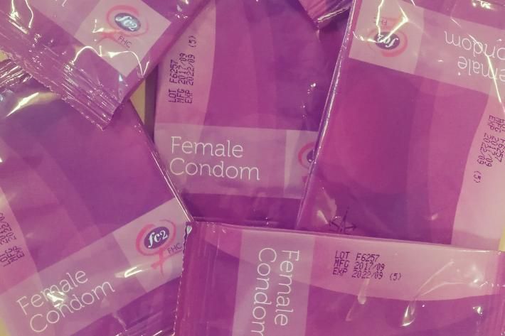 Females can wear condoms too [ippf]