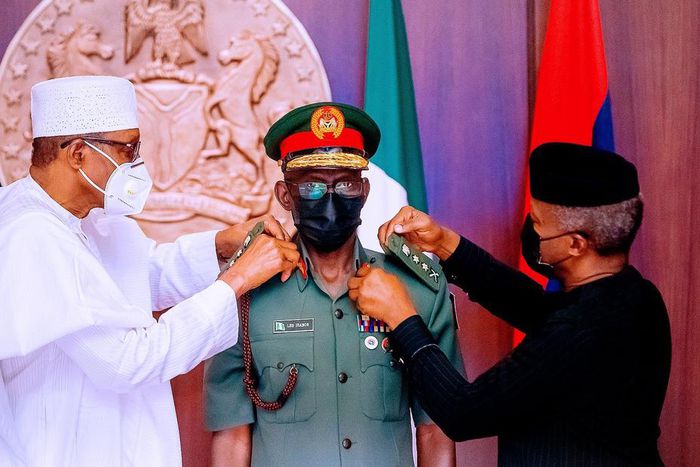 President Muhammadu Buhari and Vice President Yemi Osinbajo decorate the Chief of Defence Staff, Gen. Lucky Irabor with his new rank. [Presidency]