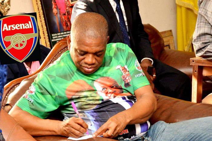 Senator Orji Kalu has been an Arsenal fan for as long as anyone can remember (Twitter: @OUKtweets)